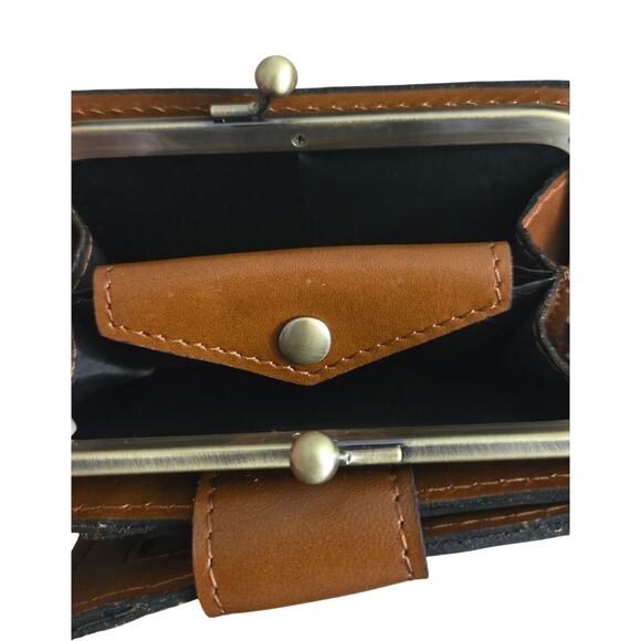 Patricia Nash Chiara Wallet Bouganvillea Pattern Like New Condition - Picture 4 of 7